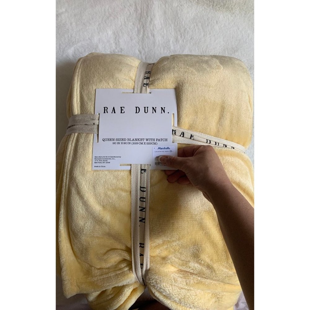 Rae Dunn Queen Bee Blanket